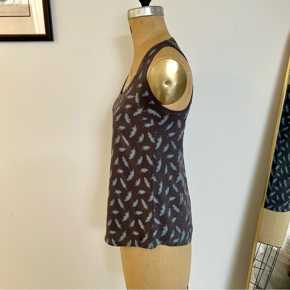 Joie Women’s Silk Dark Gray Brown Feather Print Tank Top Sz S - Picture 3 of 11